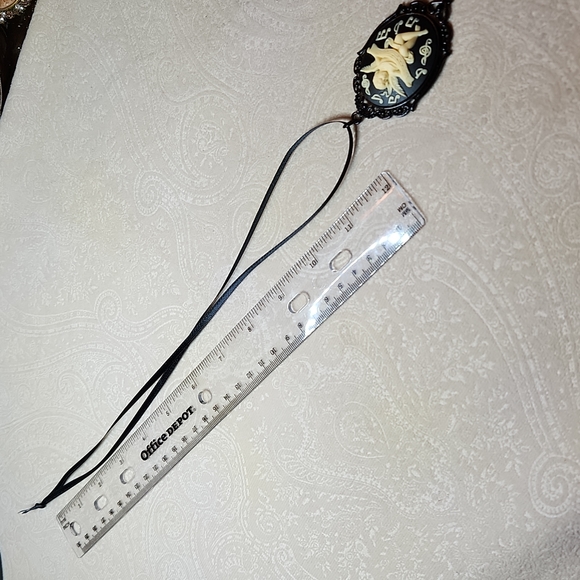 NEW! Musical angel cherub cameo necklace, handmade - Picture 5 of 6